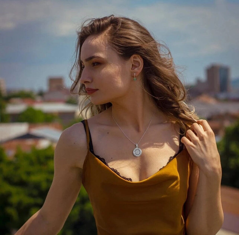 Aromatherapy Small Locket Necklace (Hearts) at Your Oil Tools